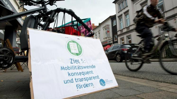 Zum alljährlichen Parking Day hat der Radentscheid Osnabrück sich mit einer Demo für bessere Bedingungen für Radfahrer starkgemacht.
