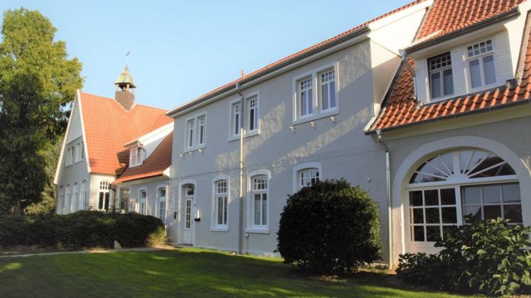 Dorfgemeinschaftshaus und Teil der Ortsgeschichte: Die 200 Jahre alte Heeker Schule wurde renoviert.