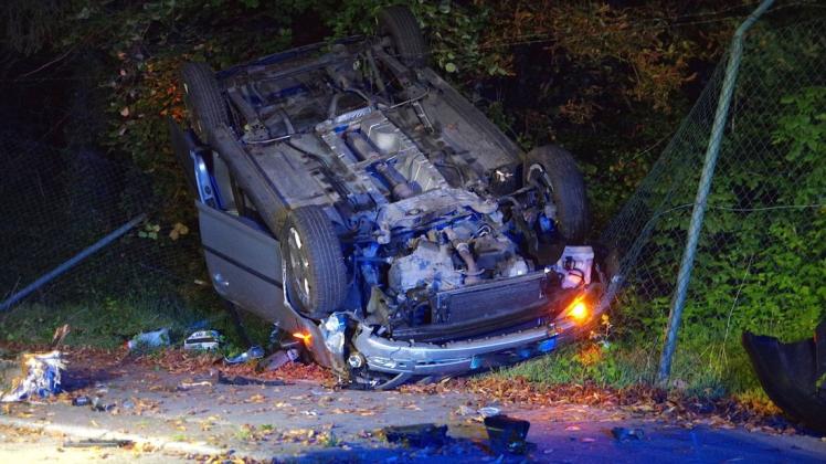Am Montag überschlug sich das Fahrzeug eines 19-Jährigen Autofahrers nach einem Unfall am Albertusweg.
