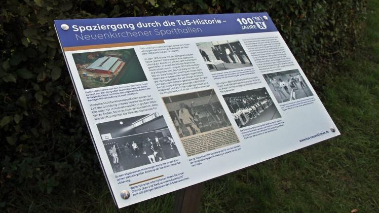 Auf Infotafeln können sich Spaziergänger über die Geschichte des TuS Neuenkirchen informieren - eine Aktion zum 100-jährigen Bestehen des Vereins.
