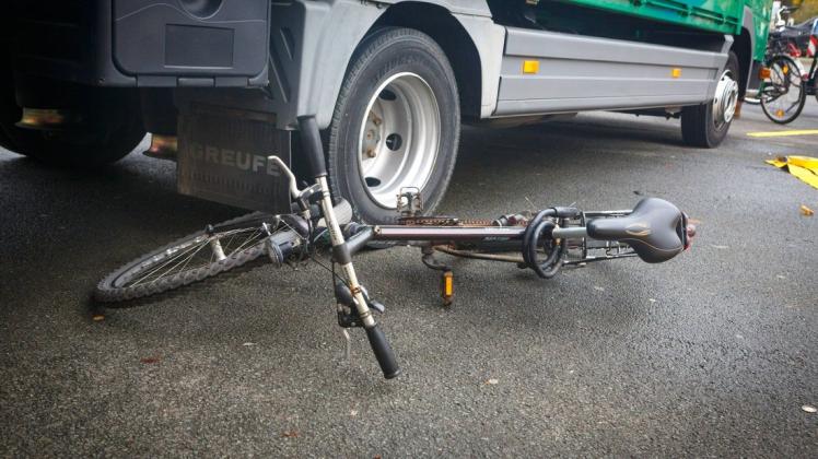 Weil er ein vorfahrtsberechtigtes Auto übersehen hatte, ist ein Radfahrer in Wietmarschen angefahren worden (Symbolfoto).
