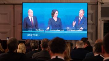 Kanzlerkandidat Olaf Scholz (SPD, l-r), Kanzlerkandidatin Annalena Baerbock (Bündnis90/Die Grünen) und Kanzlerkandidat Armin Laschet (CDU) lieferten sich während des zweiten TV-Triells teils heftige Schlagabtausche.