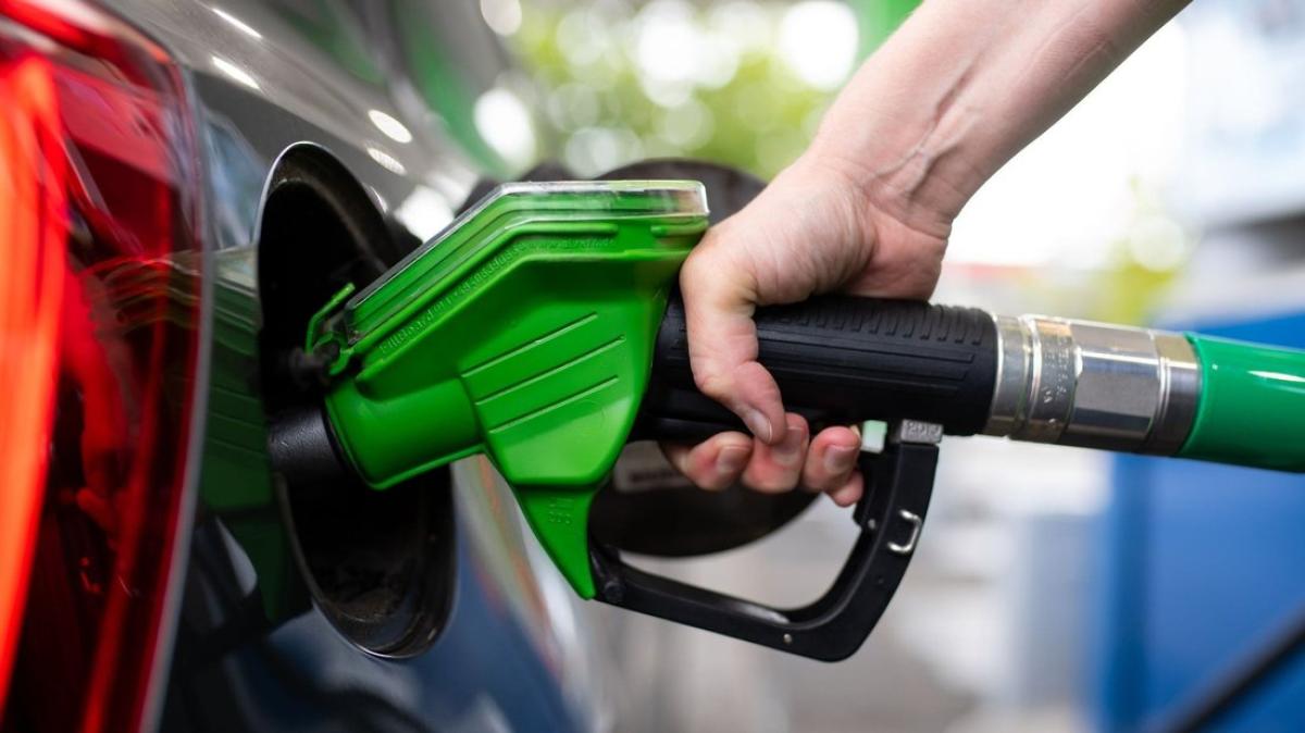 Steigende Benzinpreise So sparen Autofahrer an der Tankstelle SHZ