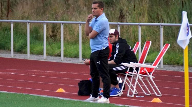 Traut dem SV Tur Abdin Delmenhorst die Meisterschaft in der Bezirksliga zu: Nikolai Klein, Trainer des FC Hude.