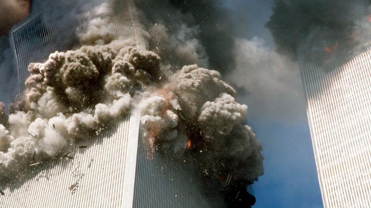 Albtraum für die Weltmacht USA: Der Südturm des World Trade Centers stürzt nach den Terroranschlägen am 11. September 2001 ein.