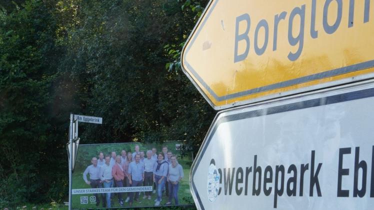 Wahlkampf ist in Hilter Teamarbeit, wie hier in Borgloh, wo einen als erstes das CDU-Plakat empfängt.