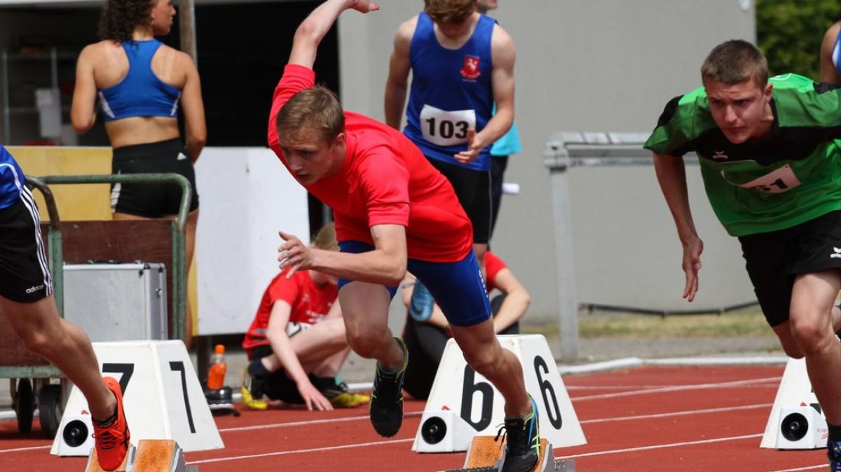 Leichtathletik Sprinter Maximilian Blank überrascht bei U 16 DM NOZ
