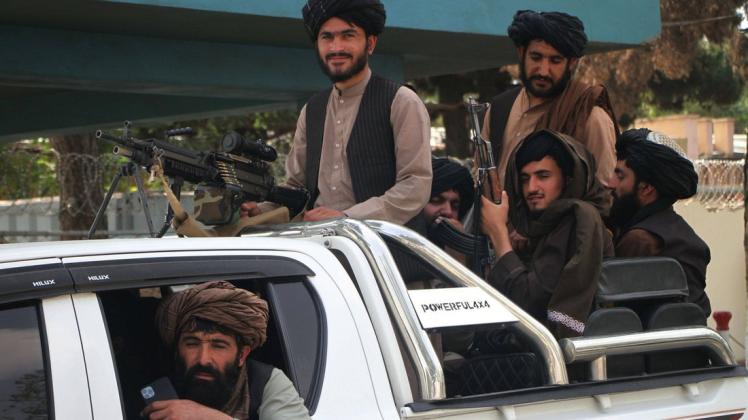 Die Taliban – hier am Flughafen von Kabul – haben Afghanistan in kurzer Zeit vollständig unter ihre Kontrolle gebracht.