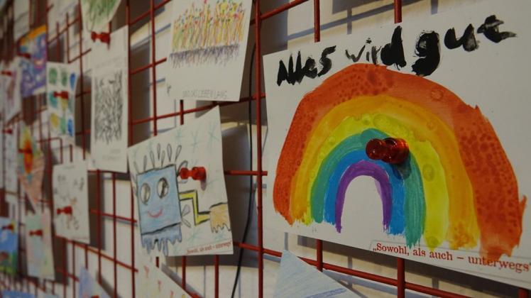 Der Regenbogen, aber auch viele andere Motive, drückten die Gefühle und Sehnsüchte der großen und kleinen Künstler aus.