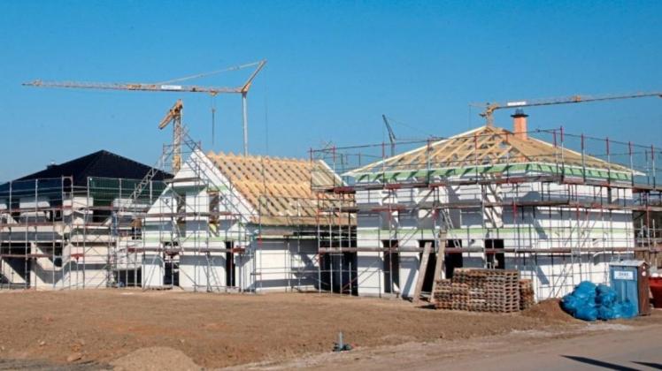 Auf acht neuen Bauplätzen können Bauwillige in Kürze in Stavern ihr Eigenheim errichten.