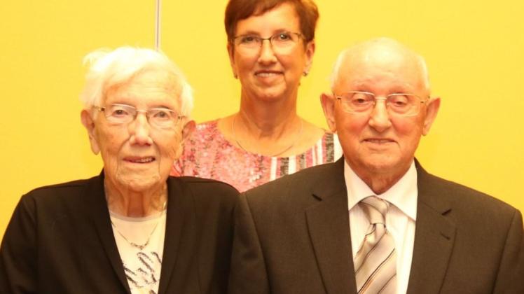 Wilma und Ewald Pösse feierten eiserne Hochzeit – hier mit Tochter Elke. Wilma und Ewald Pösse feierten eiserne Hochzeit – hier mit Tochter Elke.