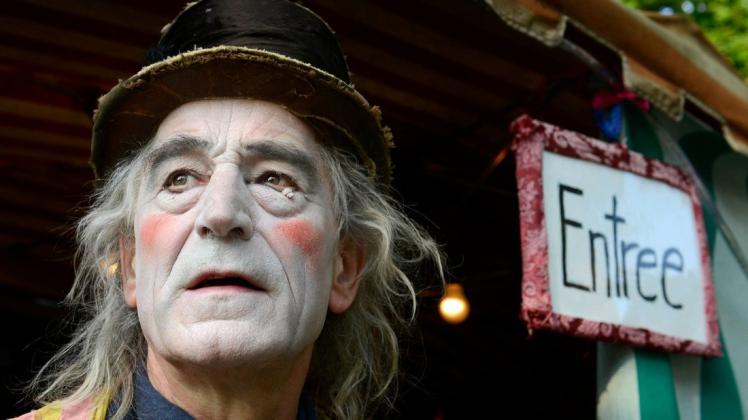 Ein Meister der Verwandlung: Willi Lieverscheidt, der seine Compagnia Buffo mittlerweile im Ein-Personen-Modus betreibt Ein Meister der Verwandlung: Willi Lieverscheidt, der seine Compagnia Buffo mittlerweile im Ein-Personen-Modus betreibt