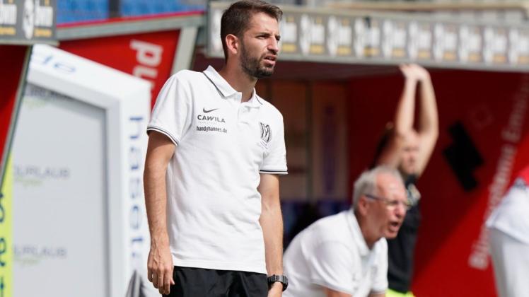 Meppens Trainerduo Theo Dedes (vorne) und Roger Müller sah in Ingolstadt den zweiten Sieg. Foto: Picturepower