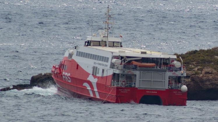 Fähre "San Gwann" der Reederei FRS ist auf der kleinen Insel zwischen Ibiza und Formentera auf Grund gelaufen.