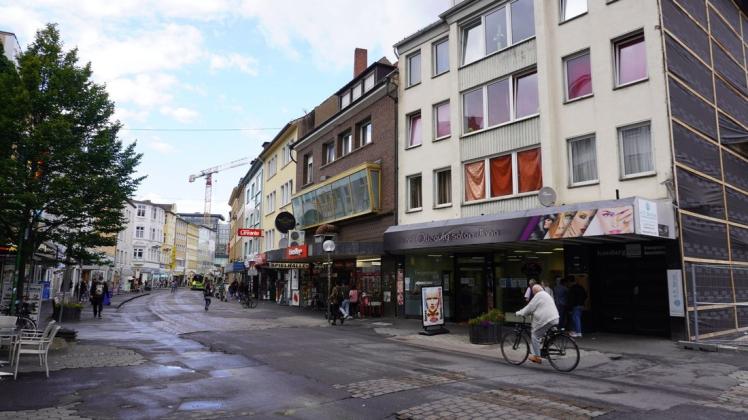Friseursalons, Restaurants und viele weitere Branchen müssen sich nun an die neue 3G-Regelung halten – so wie hier an der Osnabrücker Johannisstraße.