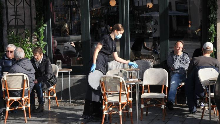 Ab dem 10. September müssen Dänen keinen Corona-Pass mehr vorzeigen, wenn sie etwa ein Restaurant besuchen. Ab dem 10. September müssen Dänen keinen Corona-Pass mehr vorzeigen, wenn sie etwa ein Restaurant besuchen.