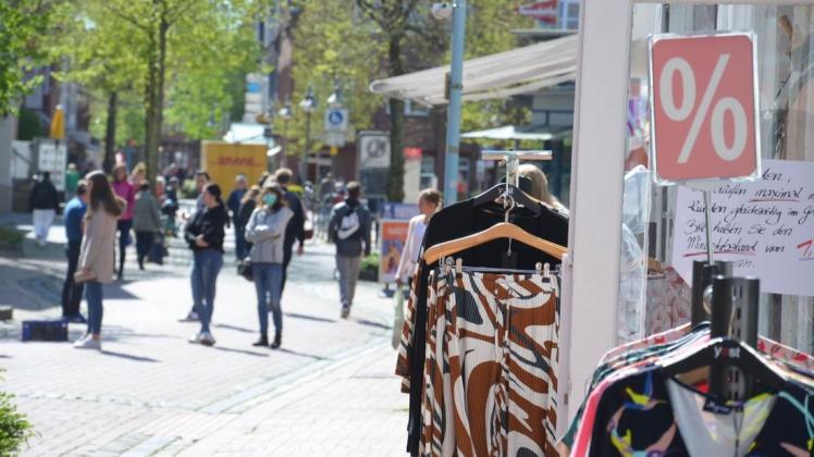 Die großen Online-Anbieter und die Corona-Krise machen dem stationären Einzelhandel das Leben schwer: Das ist nicht nur in Bramsche ein Problem. Die Frage ist, wie man wieder mehr Menschen für die Innenstadt begeistern kann (Archivbild). Die großen Online-Anbieter und die Corona-Krise machen dem stationären Einzelhandel das Leben schwer: Das ist nicht nur in Bramsche ein Problem. Die Frage ist, wie man wieder mehr Menschen für die Innenstadt begeistern kann (Archivbild).