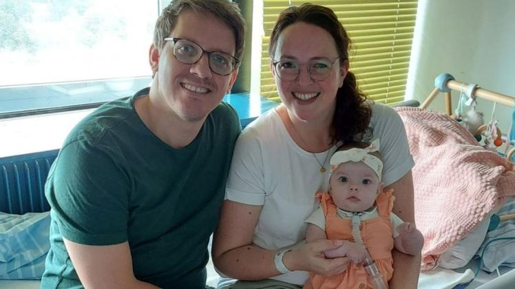 Nachdem die Uni-Klinik in Münster mehr als sieben Monate lang fester Bestandteil ihres Lebens war, konnten Timo und Nadine Küpers mit ihrer Tochter Melina nun endlich in ihr Schüttorfer Zuhause zurückkehren.
