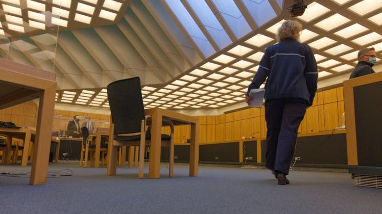Bandenmäßiger Betrug: Wegen Steuerhinterziehung und Scheinfirmen stehen Männer aus Lotte, Bramsche und Neuenkirchen vor dem Landgericht Münster. Bandenmäßiger Betrug: Wegen Steuerhinterziehung und Scheinfirmen stehen Männer aus Lotte, Bramsche und Neuenkirchen vor dem Landgericht Münster.