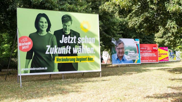 Auf den Wahlplakaten schreiten Annalena Baerbock und Robert Habeck forsch voran. Im aktuellen Wahlvideo streicheln die Grünen ihre Botschaften leise in die Seele.