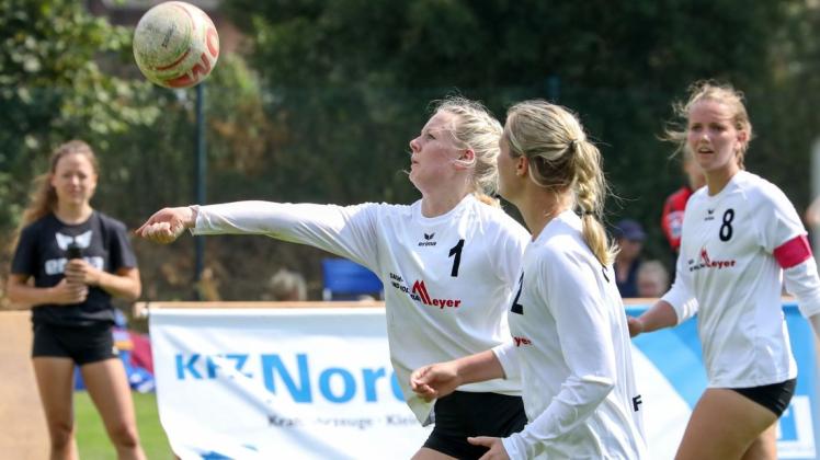 Außenseiter: Die Frauen des TV Brettorf um (von links) Jule Weber, Laura Marofke und Karen Kläner waren in der Bundesliga nur Siebter, hoffen bei der DM aber auf ihre Chance. Außenseiter: Die Frauen des TV Brettorf um (von links) Jule Weber, Laura Marofke und Karen Kläner waren in der Bundesliga nur Siebter, hoffen bei der DM aber auf ihre Chance.