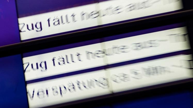 Die Gewerkschaft Deutscher Lokomotivführer (GDL) legt seit Montag auch den Personenverkehr der Deutschen Bahn lahm.