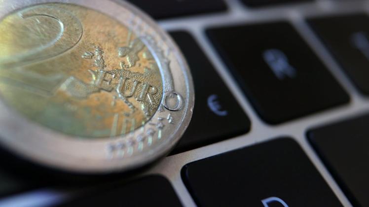 Ein digitaler Euro sollte aus Sicht von Verbraucherschützern so weit wie möglich die Vorteile von Bargeld abbilden.