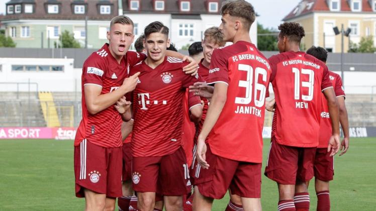 Hatte schon viel Grund zum Jubeln: der FC Bayern München II. Das Team trat in der Saison 2021/22 der Regionalliga-Bayern bisher fünfmal an – und feierte fünf Siege.