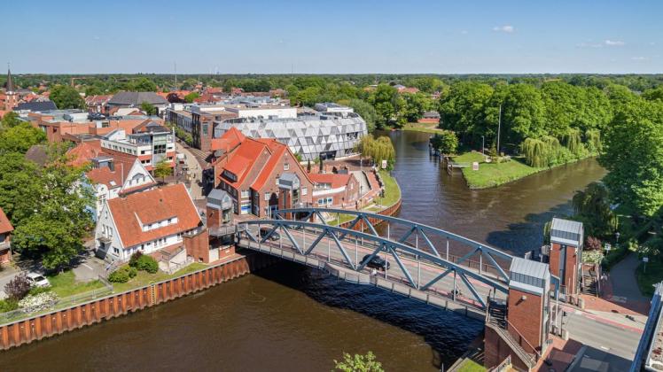 Auch die Hase-Hubbrücke ist im Luftbildkalender "Unser Meppen" 2022 verewigt.