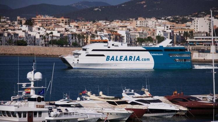 Eine Fähre hat vor Ibiza zwei Männer im Schlauchboot überfahren. (Symbolbild)