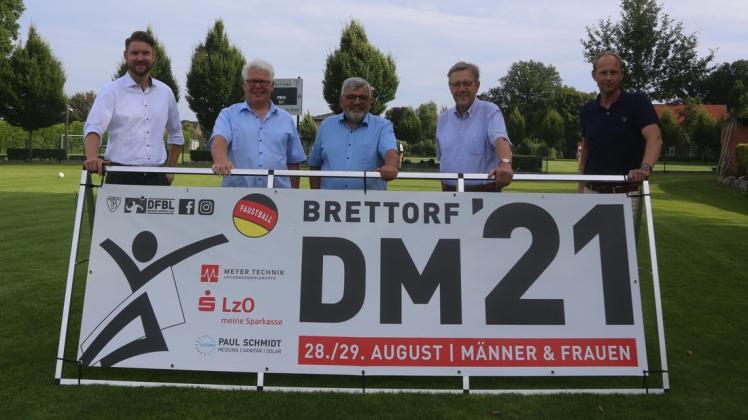Nur noch wenige Tage bis zur Deutschen Meisterschaft: TVB-Vorsitzender Helmut Koletzek (2. von links) informierte mit einigen Event-Sponsoren über den Stand der Vorbereitungen.