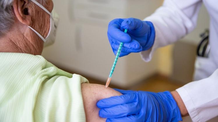 Vor einer Empfehlung für Auffrischimpfungen braucht die Stiko nach eigenen Angaben noch mehr Daten.
