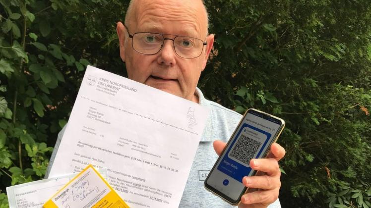 Lauter Dokumente, die Covpass-App und ein zweifelhaftes Impfzertifikat: Als Genesener fühlt sich Birger Bahlo im Nachteil gegenüber allen zweifach Geimpften. Lauter Dokumente, die Covpass-App und ein zweifelhaftes Impfzertifikat: Als Genesener fühlt sich Birger Bahlo im Nachteil gegenüber allen zweifach Geimpften.
