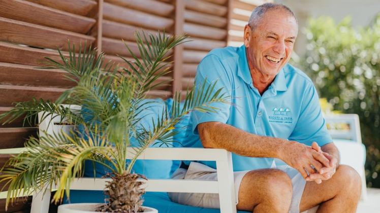 Ewald Biemans eröffnete 1987 am Eagle Beach auf der Karibikinsel Aruba das „Bucuti & Tara Resort“.