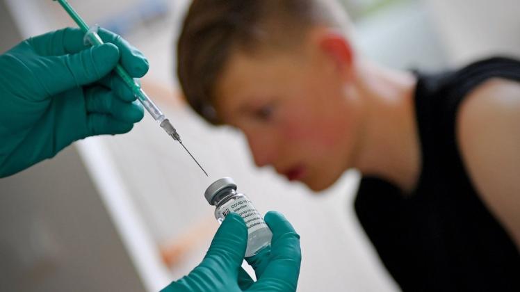 Schon zwei Corona-Impfstoffe sind für Kinder ab 12 Jahren zugelassen. Sie sollten schnellstmöglich breit eingesetzt werden, fordert Bundestagspräsident Wolfgang Schäuble.