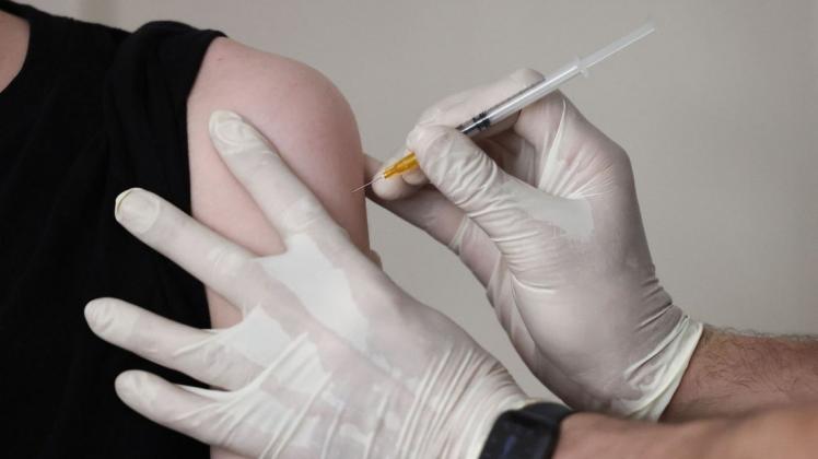 Ein offenes Impfangebot gibt es in den Bremer Messehallen ab kommenden Montag.  (Symbolfoto)