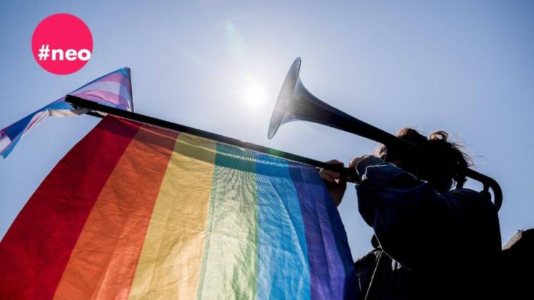 Darf die Pride-Flagge im Klassenzimmer hängen? Und wenn nicht, darf man sie einfach so abhängen? (Symbolbild)