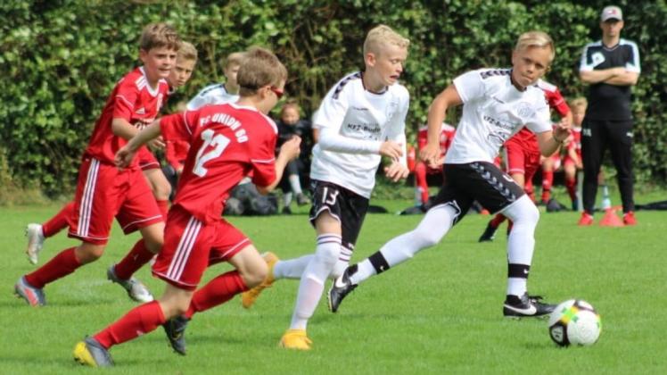 Greift in der kommenden Saison wieder an: Die U13 des JFV Delmenhorst um Janne Stahmer (2. von rechts).