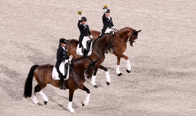 Deutsches Dressur-Team Siegt Souverän Und Feiert Olympia-Gold | NOZ