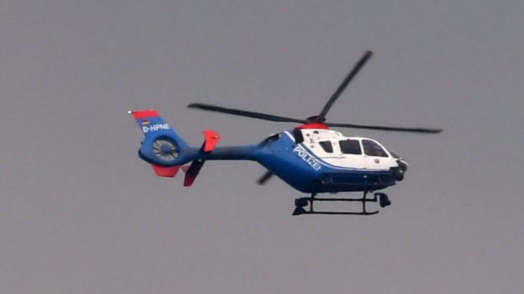 Ein Hubschrauber unterstützte bei der Fahndung nach einem Täter.
