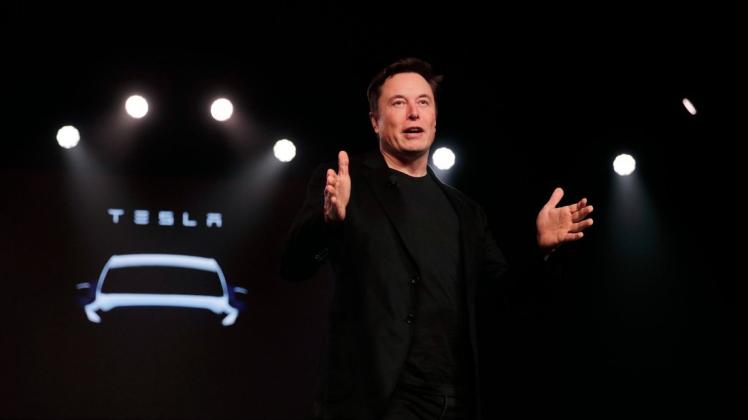 Elon Musk, Chef von Tesla, bei der Vorstellung des Tesla Model Y vor, dem SUV auf Basis des aktuellen Hoffnungsträgers Model 3. Mit ihnen hat der Konzern Angebote für eine breitere Masse geschaffen.