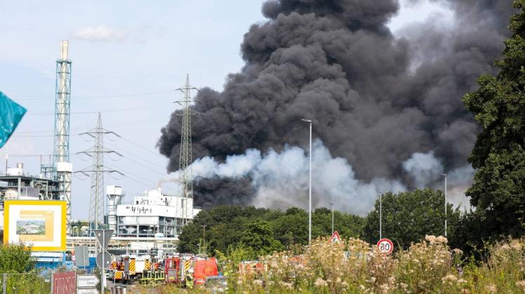 In einem Chemiepark in Leverkusen ist es am Dienstag zu einer massiven Explosion gekommen.