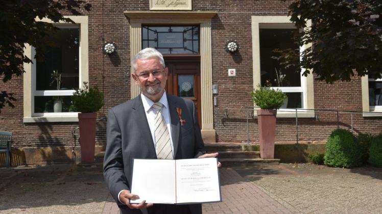 Für seinen ehrenamtlichen Einsatz für das Matthiasstift in Wietmarschen hat Alfons Eling jetzt das Bundesverdienstkreuz erhalten.