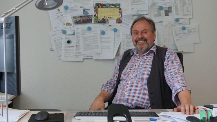 Nach 25 Jahren an der Schule räumt Christian Schröer seinen Schreibtisch und verabschiedet sich in die Pension.