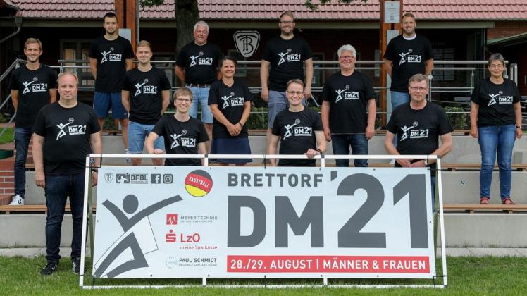 Hat noch allerhand zu tun: Das Organisations-Team des TV Brettorf, der am 28. und 29. August die Deutschen Faustball-Meisterschaften ausrichtet.
