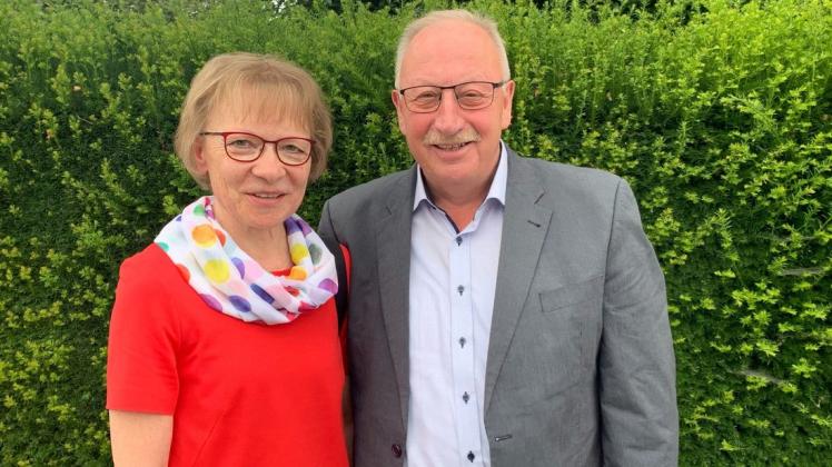 Angela Haasken, hier mit Ehemann Hermann, ist als Leiterin des Kindergartens St. Nikolaus in Rhede verabschiedet worden.