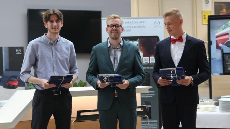Die drei Prüfungsbesten des Kammerbezirks sind Justus Paul Eckel, Enno Maag und Hermann Siering (von links).