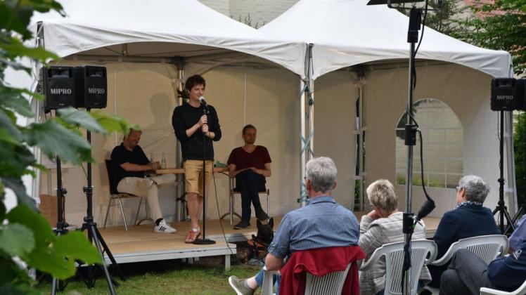 Einer der beiden Gewinner des Poetry Slam: Friedrich Herrmann aus Jena beeindruckte das Publikum in Ganderkesee.