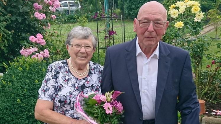 Anni und Detlef Kopetzki aus Lintorf sind seit 65 Jahren ein Ehepaar.