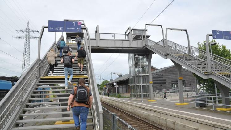 Am Bahnsteig in Papenburg war am Dienstag wieder mal Treppensteigen angesagt.